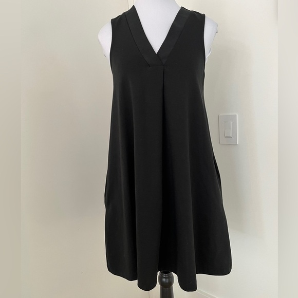 Z SUPPLY Black Mini V Neck Sleeveless Swing A Line Dress Pockets Day to Night - Picture 1 of 13